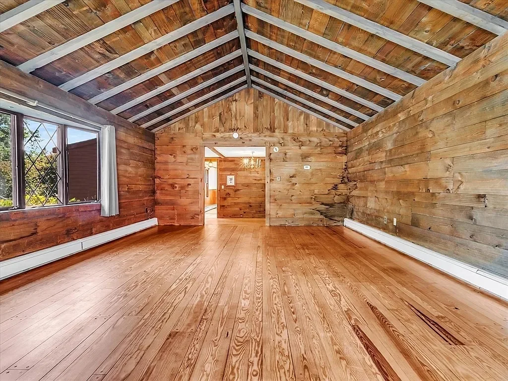 63 Johnson St, West Roxbury