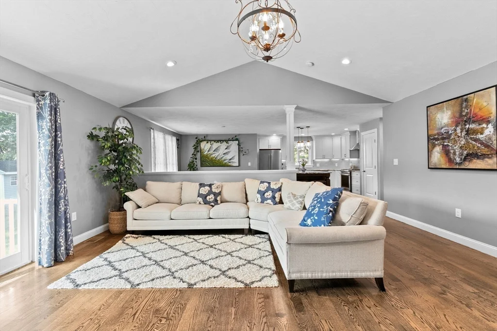 21 Pasture Brook Rd, Attleboro