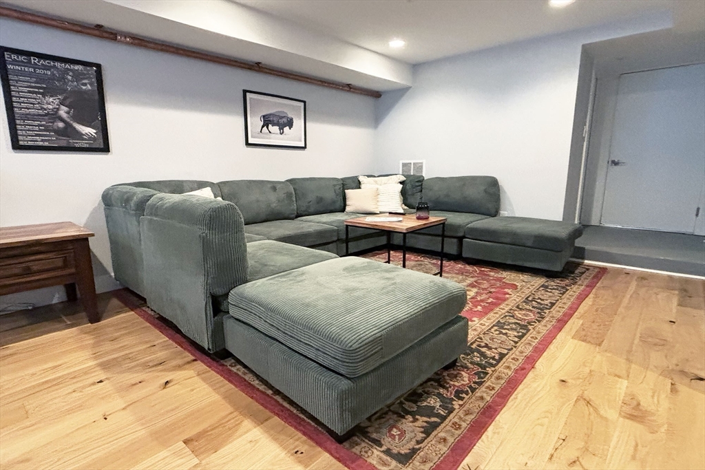 335 Maverick St, East Boston