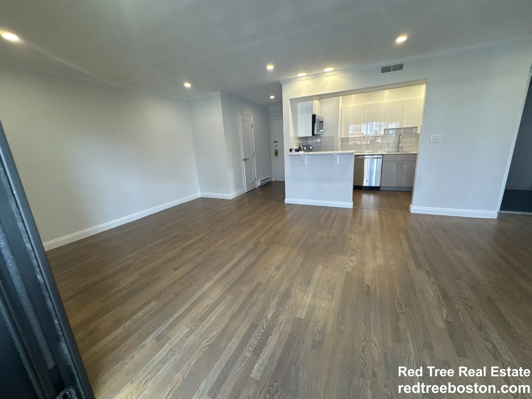 320 Hammond Pond Pkwa, Chestnut Hill