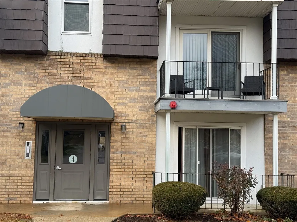 4 Shadowbrook Ln, Milford