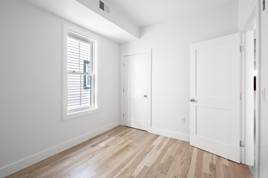 298 Maverick St, East Boston