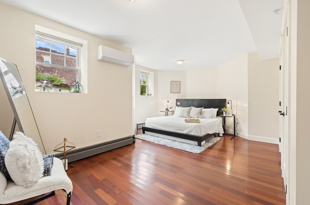 15 Millmont St, Roxbury