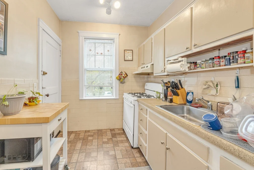 179 Kent, Longwood