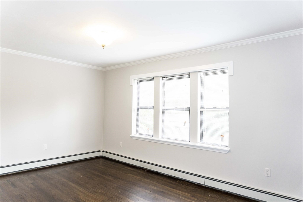 435 Walnut Ave, Roxbury