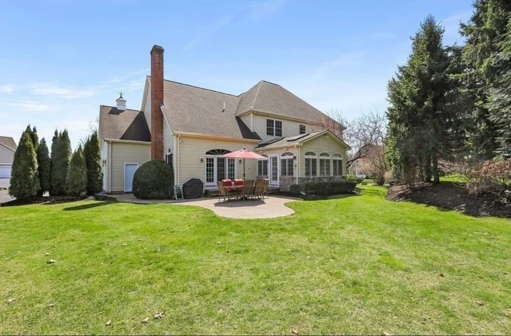 51 Coach Rd, Attleboro Falls