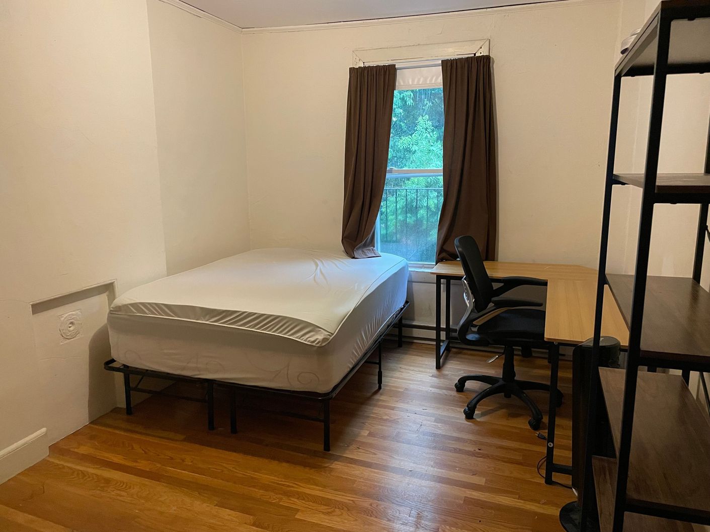 688 Parker St, Mission Hill