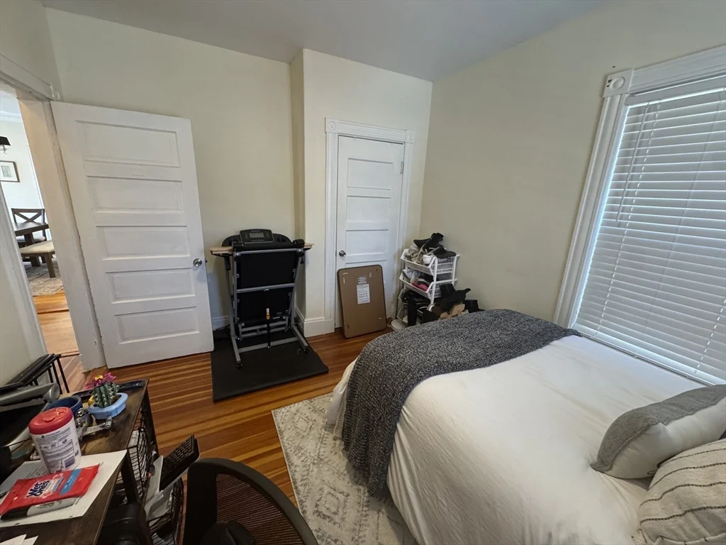 5 Oak Square Ave, Brighton