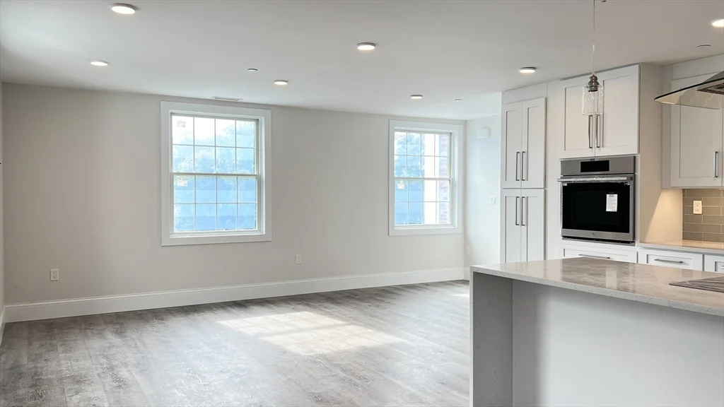 131 Cambridge St, Burlington