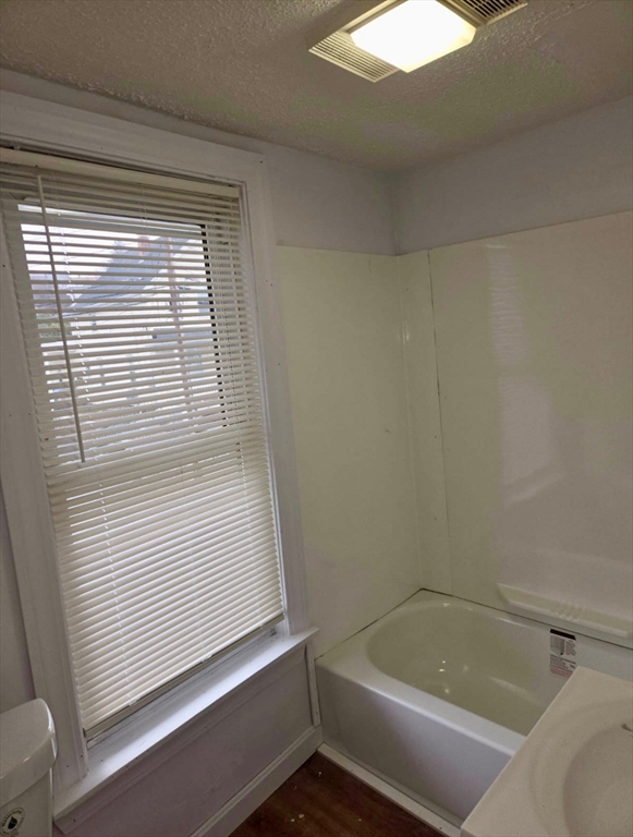 42 Salem St, Fitchburg