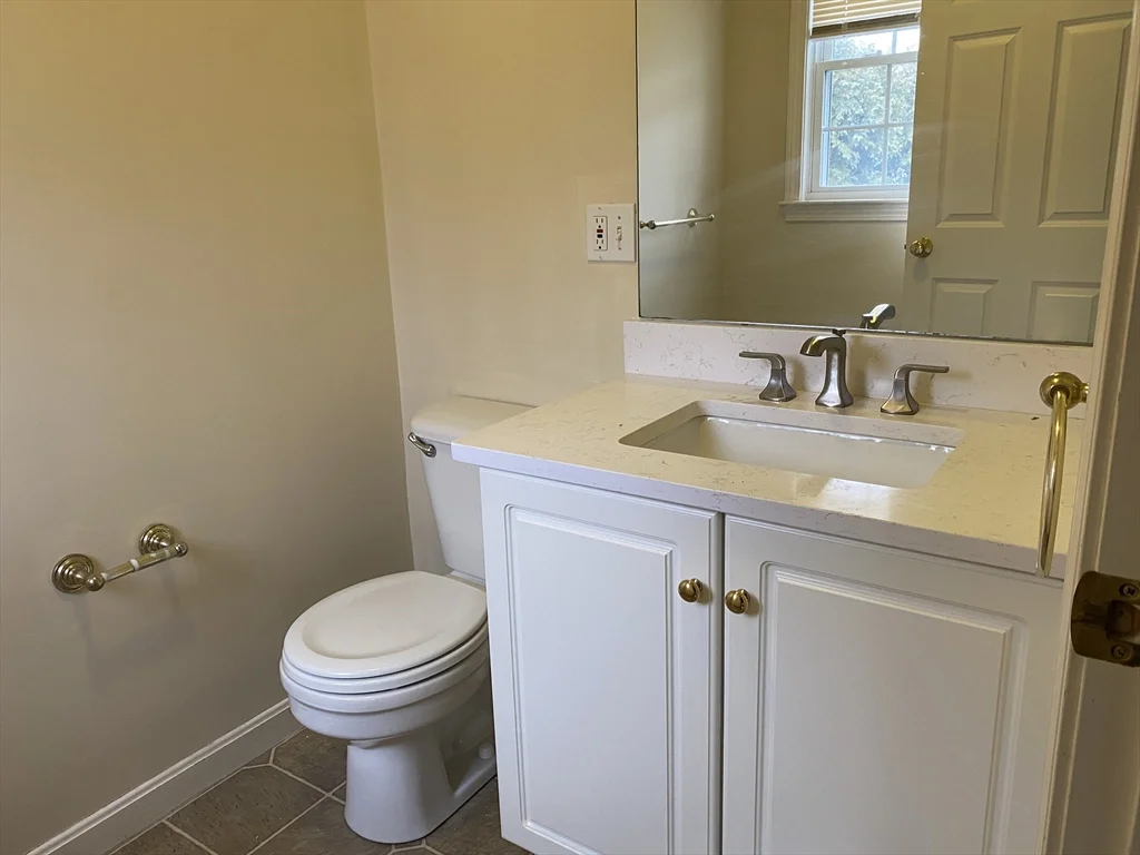 27 Turner Ter, Newtonville