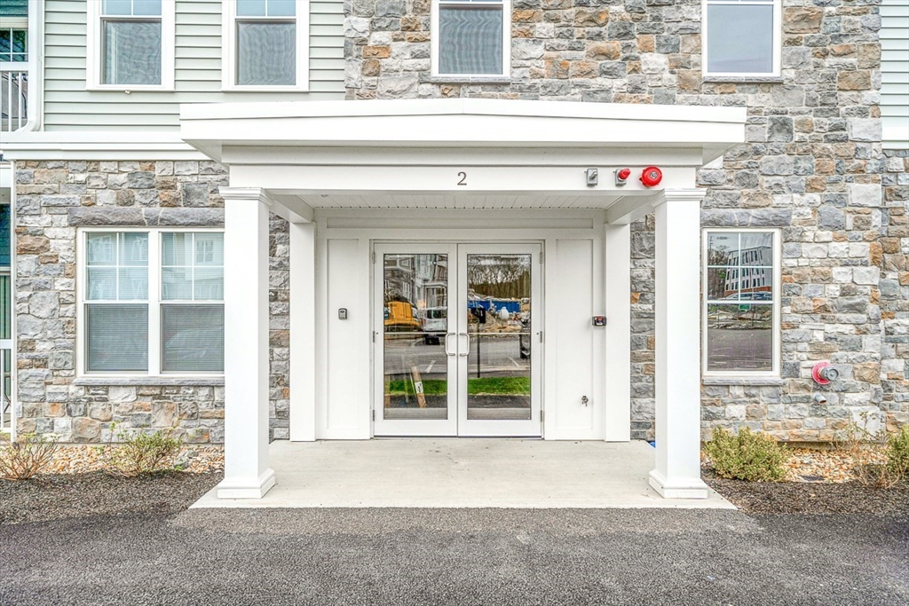 2 Stratton Dr, Woburn