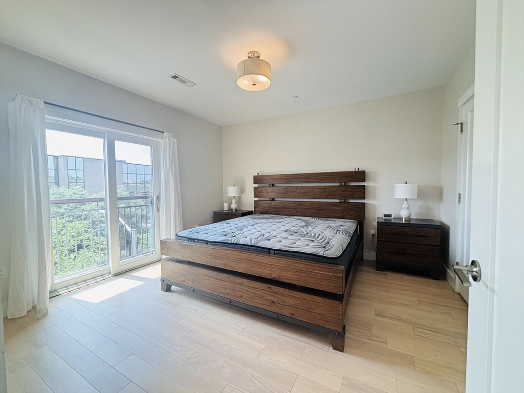 1975 Massachusetts Ave, North Cambridge