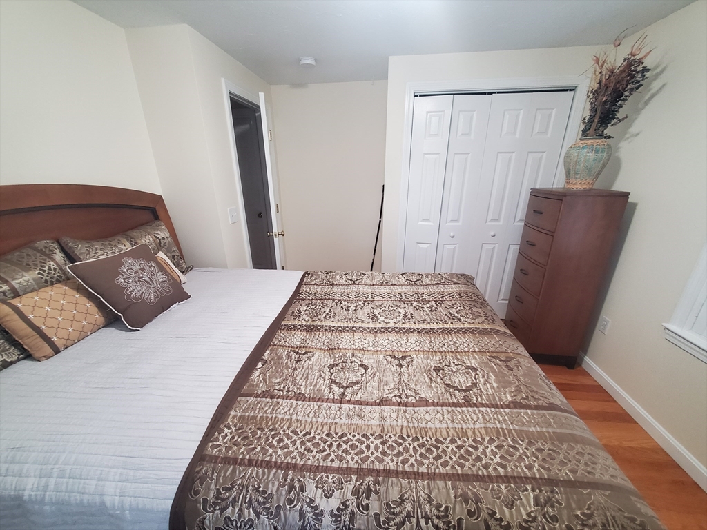 2 Valley Rd, Whitman