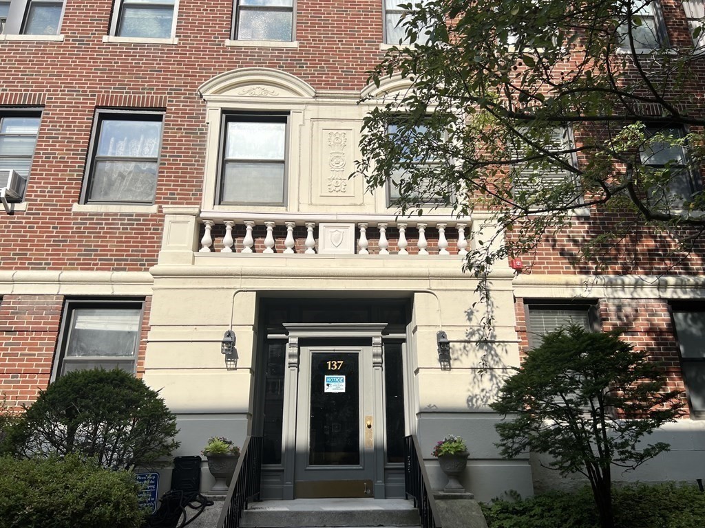 137 Englewood Ave, Brighton