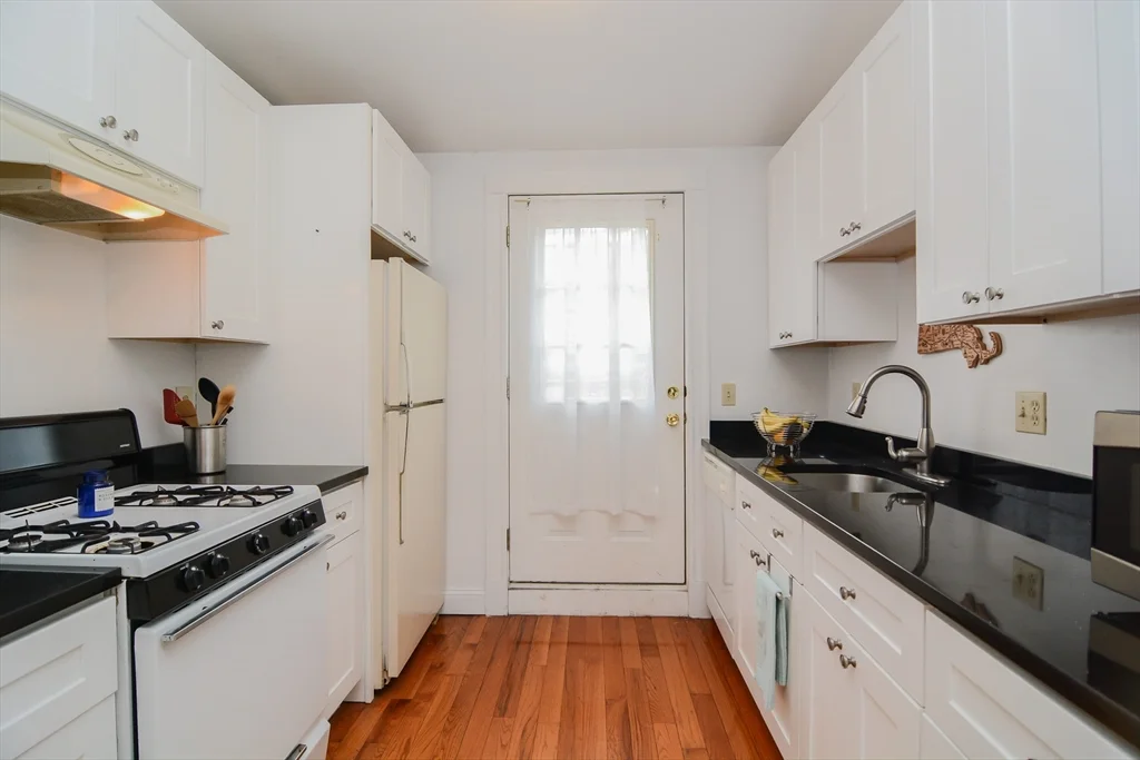546 East 8th St, South Boston