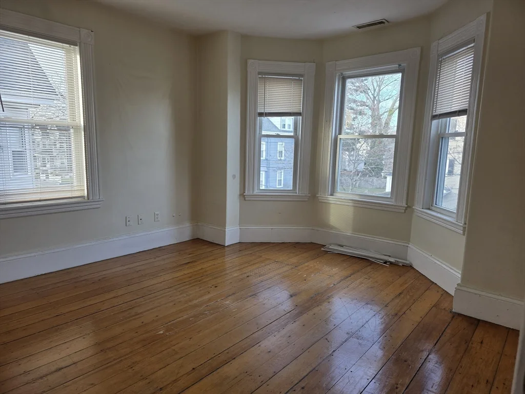 209 Ash St, Waltham