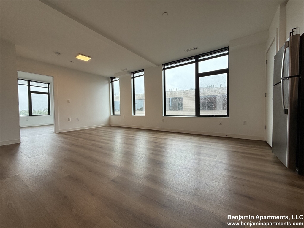 89 Brighton Ave, Allston