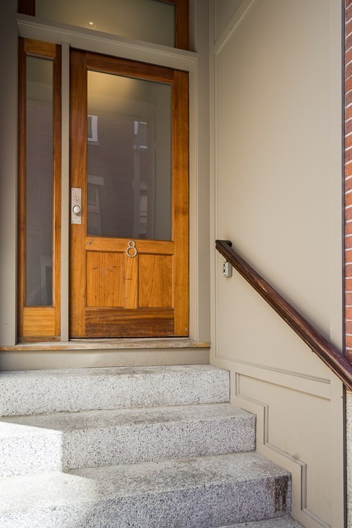 8 Garden Ct, North End