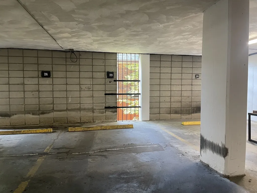 1643 Cambridge St, Mid-Cambridge