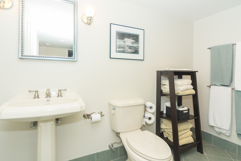 53 Winslow Rd, North Brookline