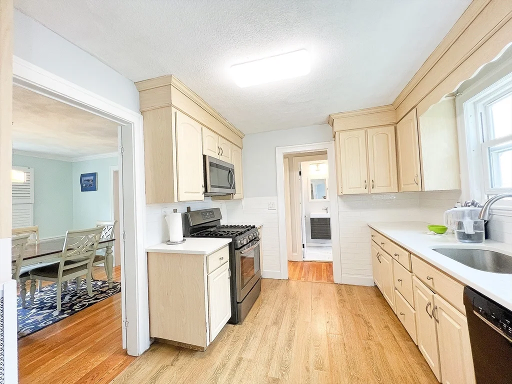 31 Grassmere Rd, Chestnut Hill