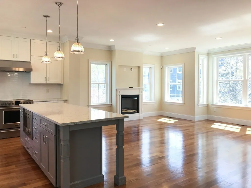 43 Mansfield St, Allston