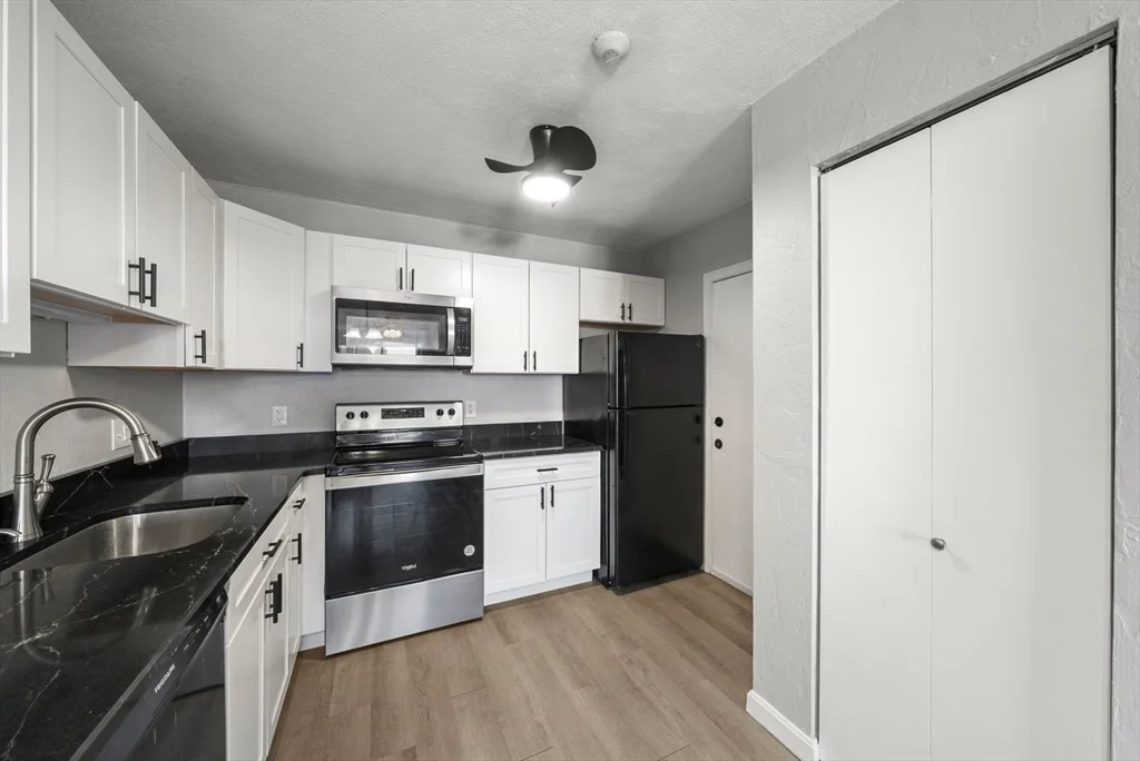 22 Irving St, Glendale