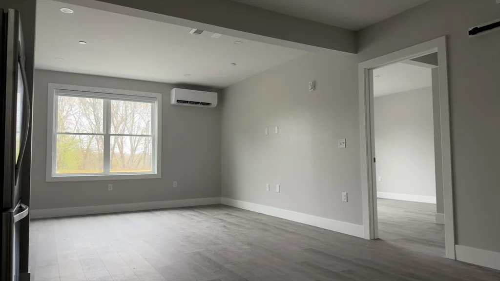 251 Sladen St, Dracut