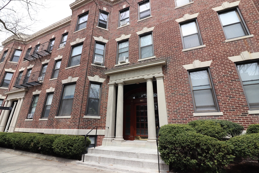 1957 Commonwealth Ave, Brighton