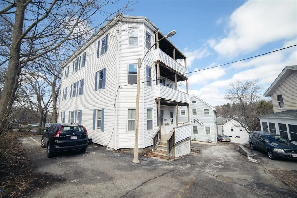 10 Duffley Ct, Chestnut Hill