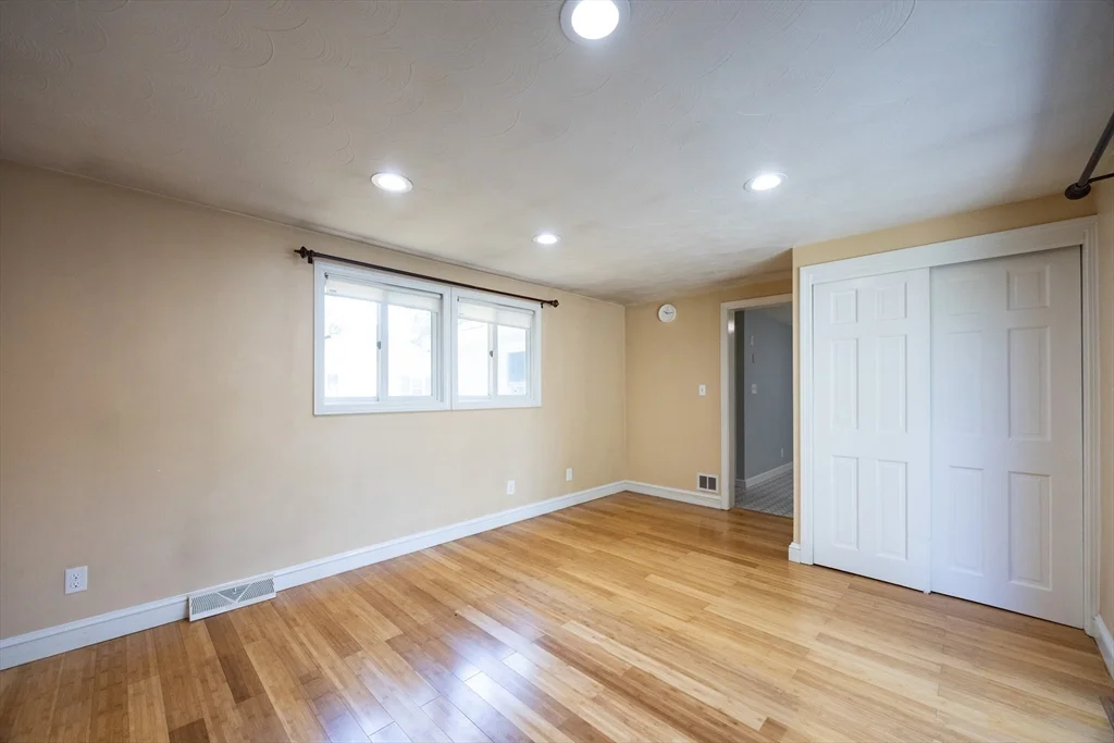 22 Suffolk Rd, Sharon