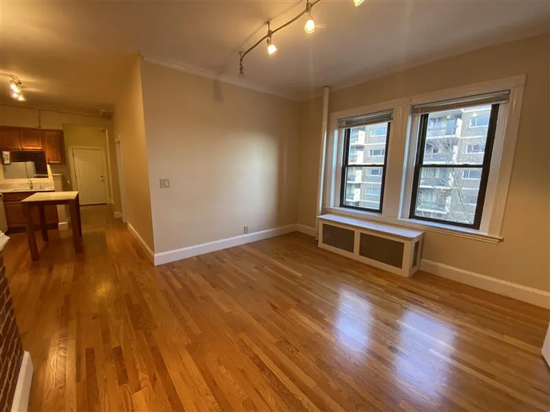 888 Massachusetts Ave, Riverside