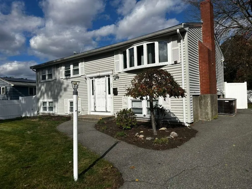 63 Mcgarvey Rd, Stoughton