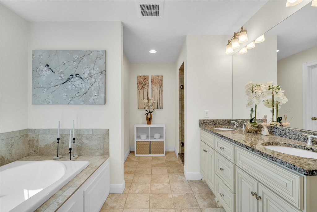 19 Bryn Mawr Rd, Wellesley