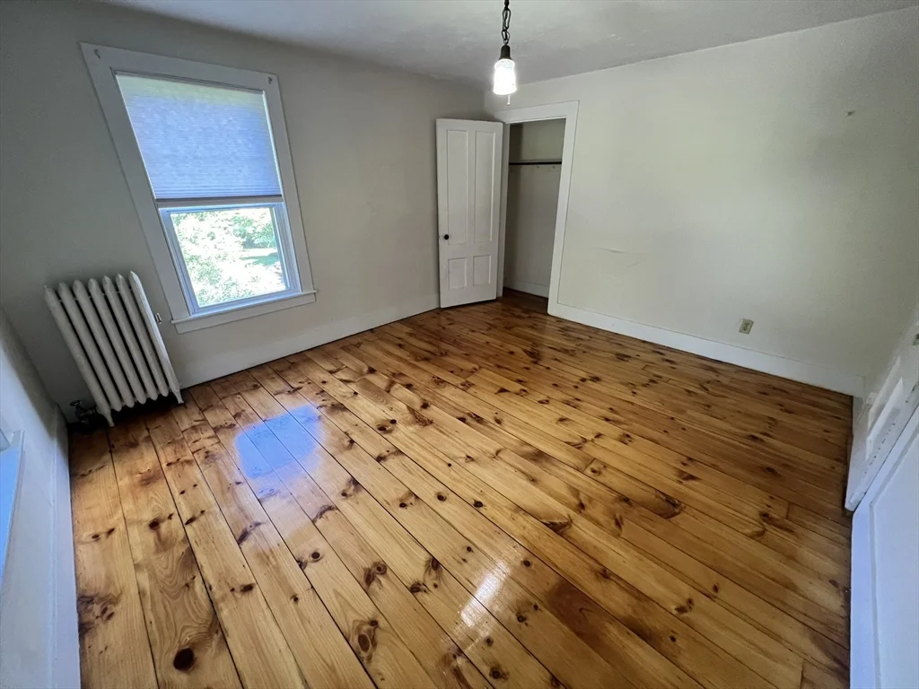 986 South East St, Amherst