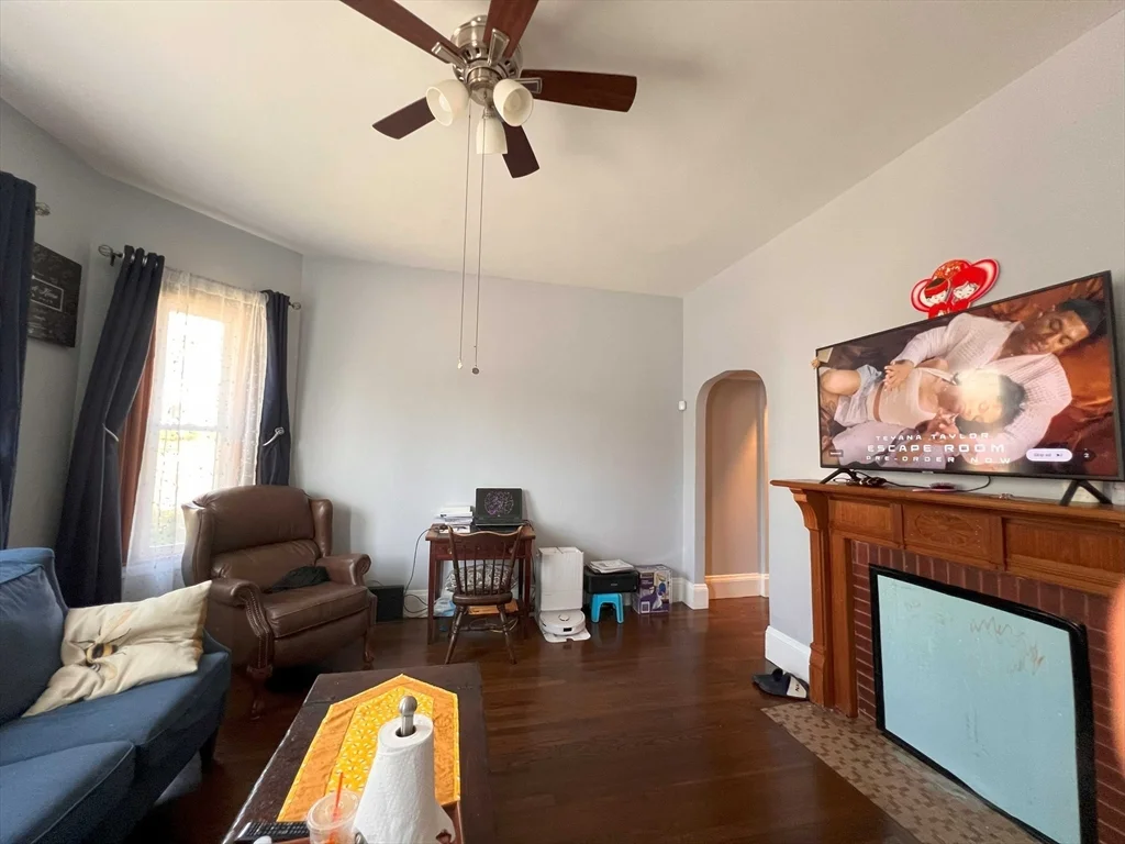 25 Rowena St, Dorchester