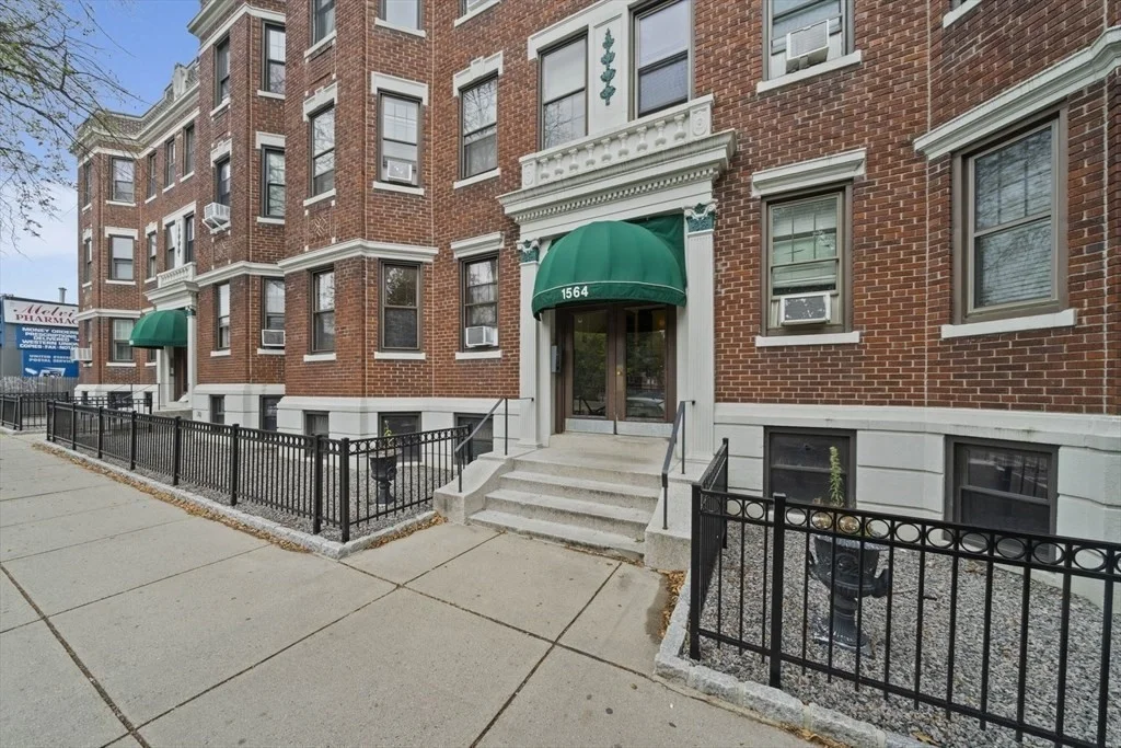 1564 Commonwealth Ave, Brighton