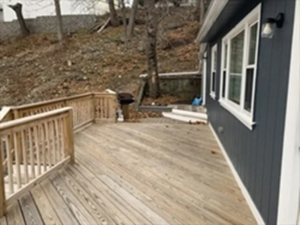 28 Paomet Rd, Weymouth