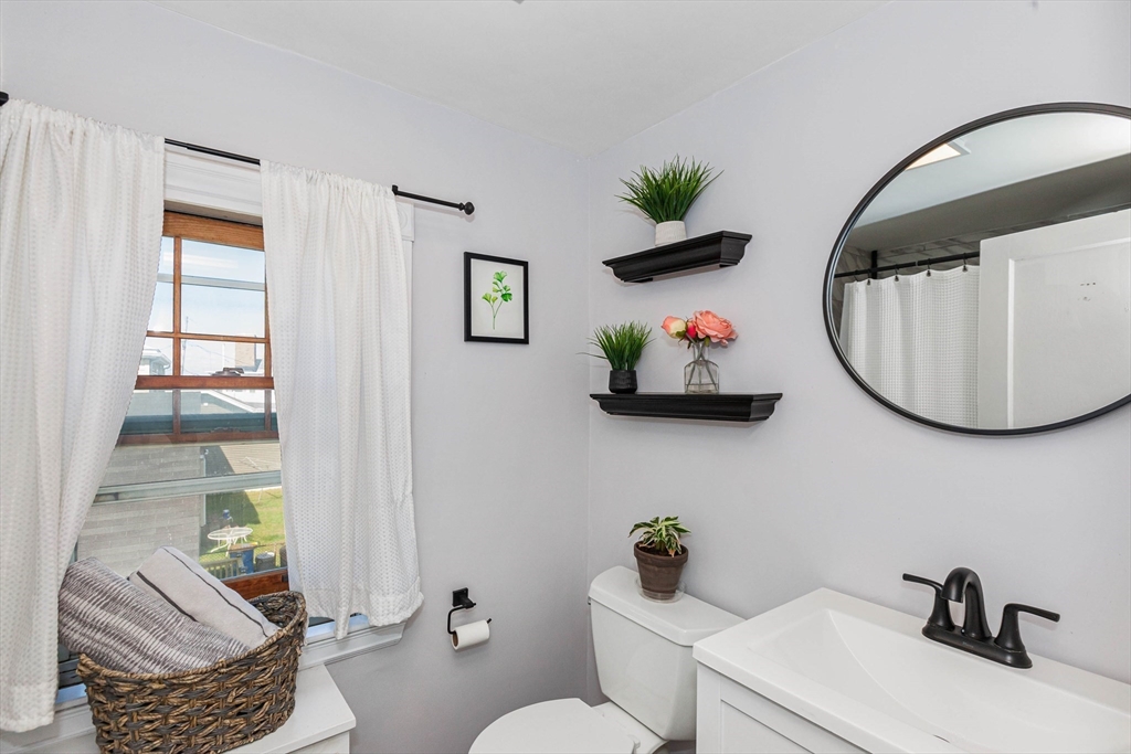 1079 Shirley St, Point Shirley