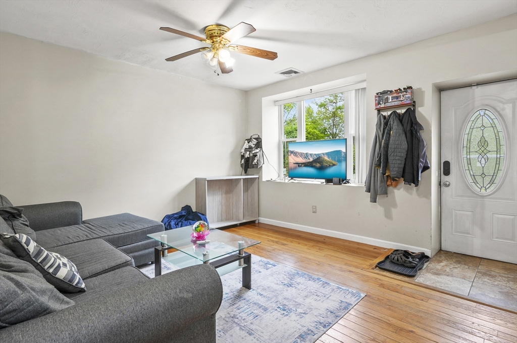 9 Gover Rd, Millbury