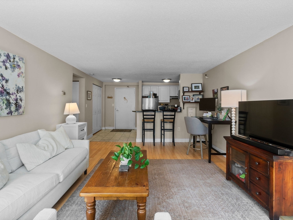 42 8th St, Charlestown