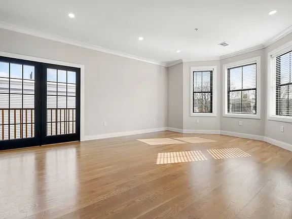 281 Lamartine St, Jamaica Plain