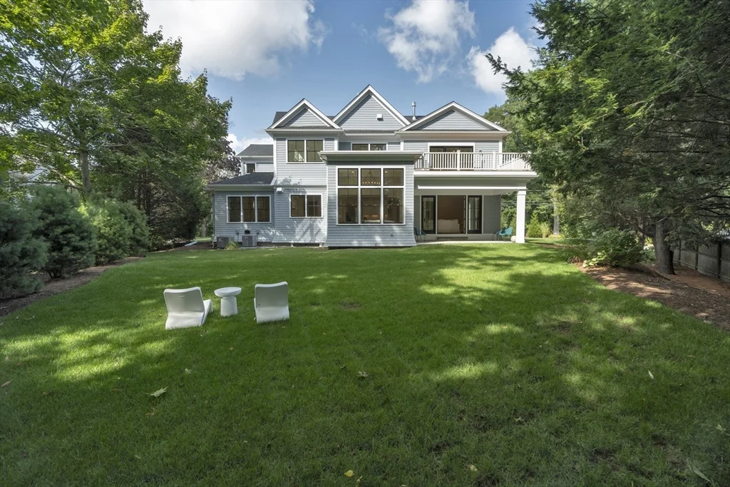 18 Sprague Rd, Wellesley Hills