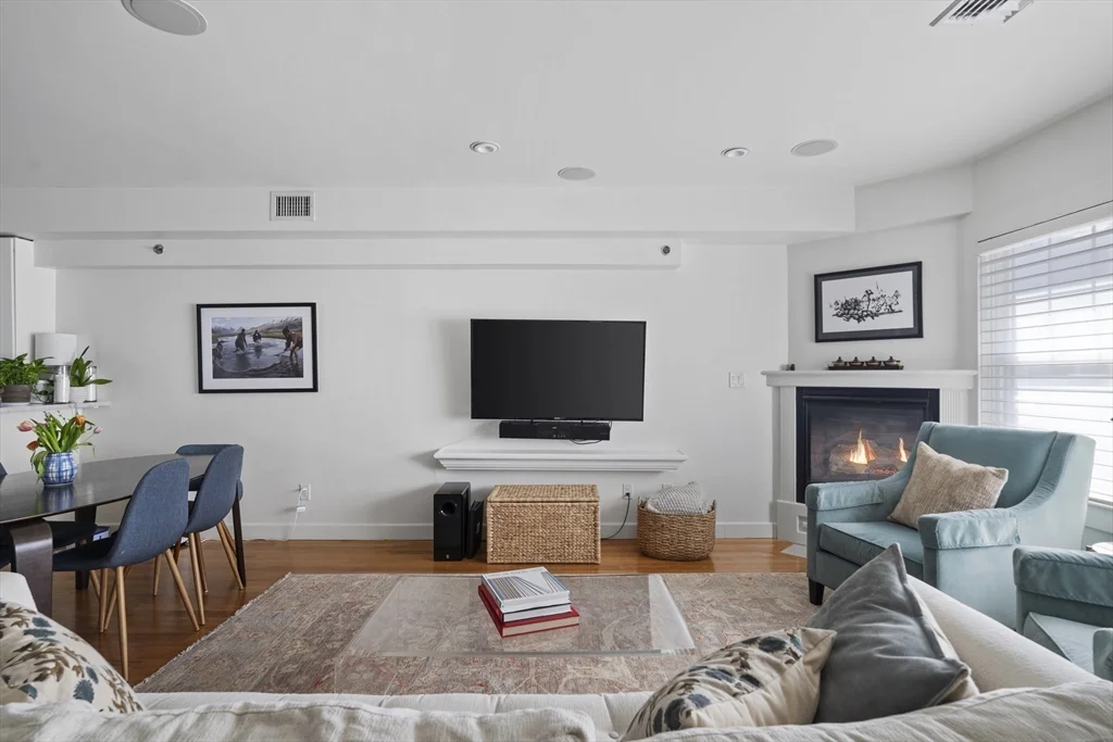 35 Middle St, South Boston
