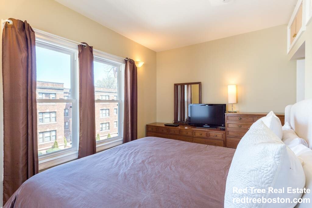 74 Georgia St, Roxbury