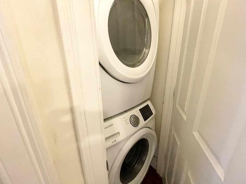 178 Hillside St, Mission Hill