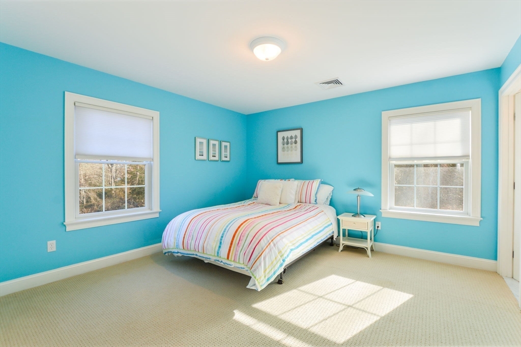 1 Puddingstone Ln, Acoaxet