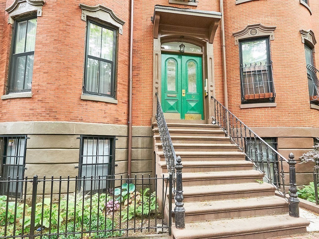 51 E Springfield, South End