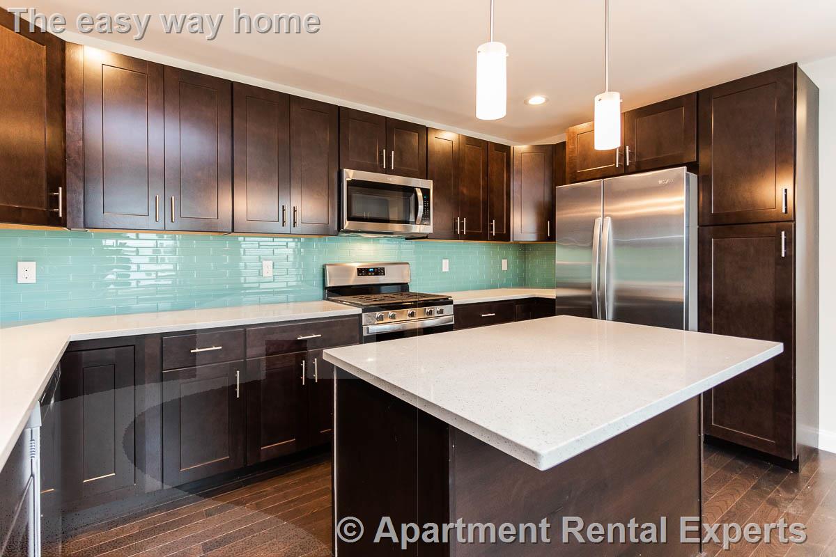 476 Fulton St, Medford Square